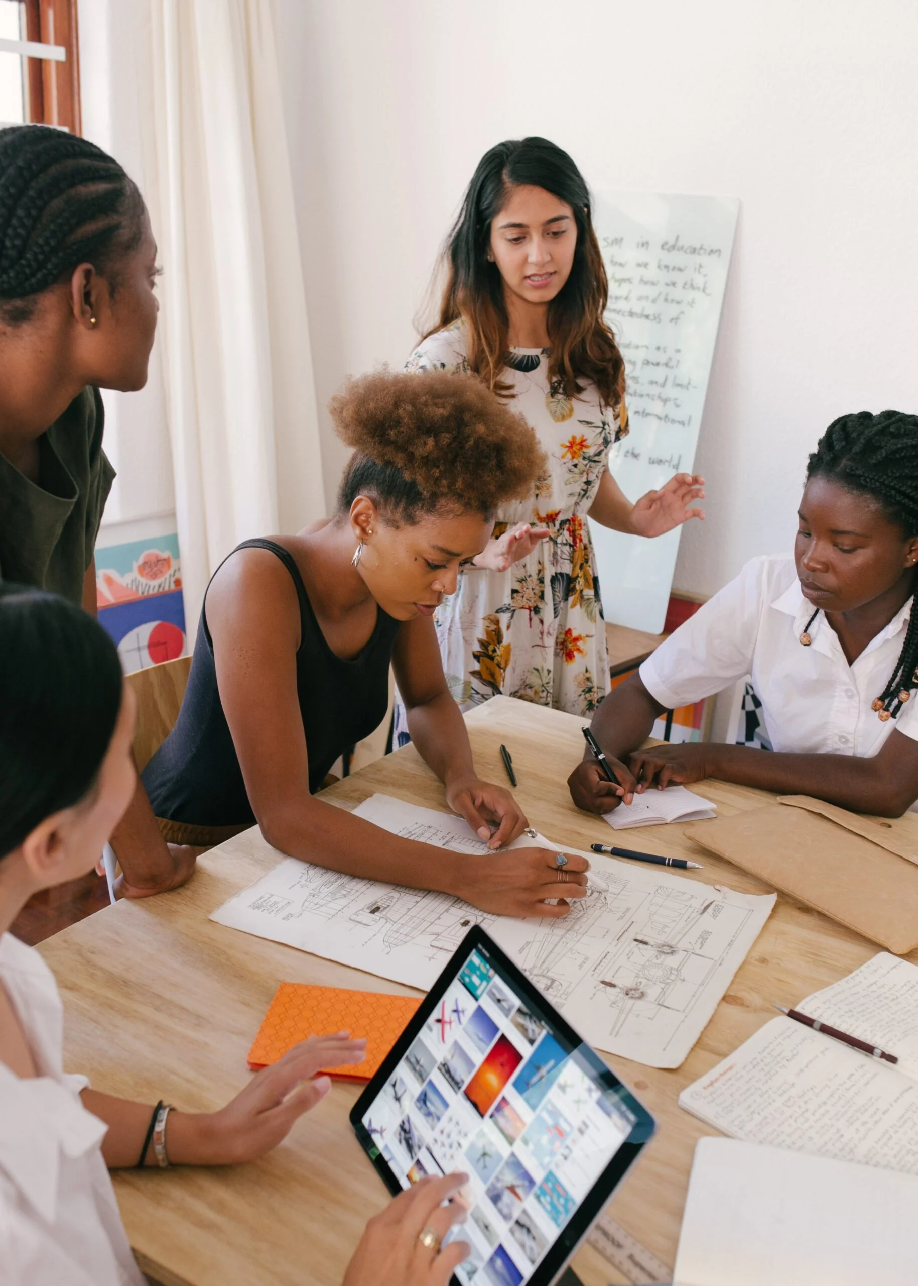 Read more about the article Challenges Faced by Women in Leadership